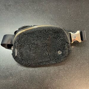 lululemon athletica Black Sherpa Belt Bag